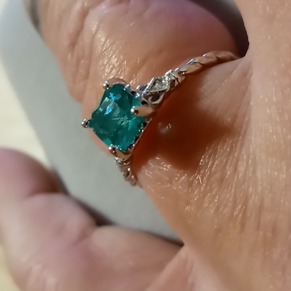 Sterling silver simulated apatite diamond  princess cut in 925 twisted band. - Picture 3 of 4